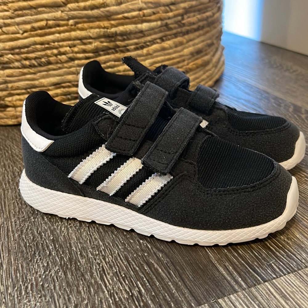 Addidas Sneakers- Kids